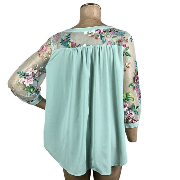 Umgee Floral Mixed Media Embroidered Sheer Sleeve Top Hi-Low Scoop Hem Sz S 241G - Picture 4 of 7